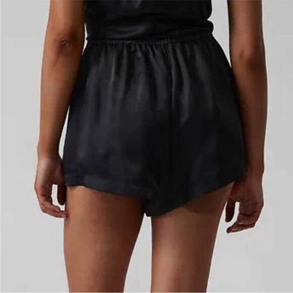 ATHLETA Calm Cool Short in Black Size Medium Satin finish elastic waist - Picture 2 of 6